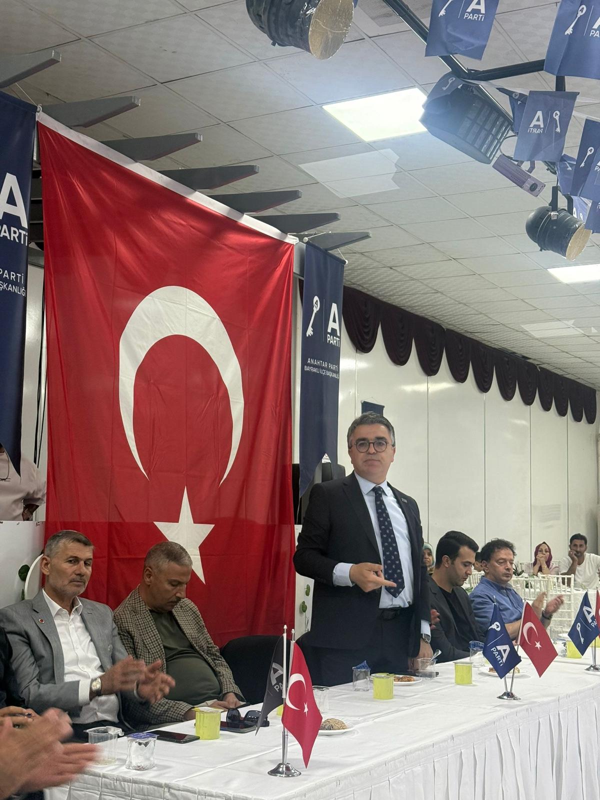 Bayraklı toplantısı