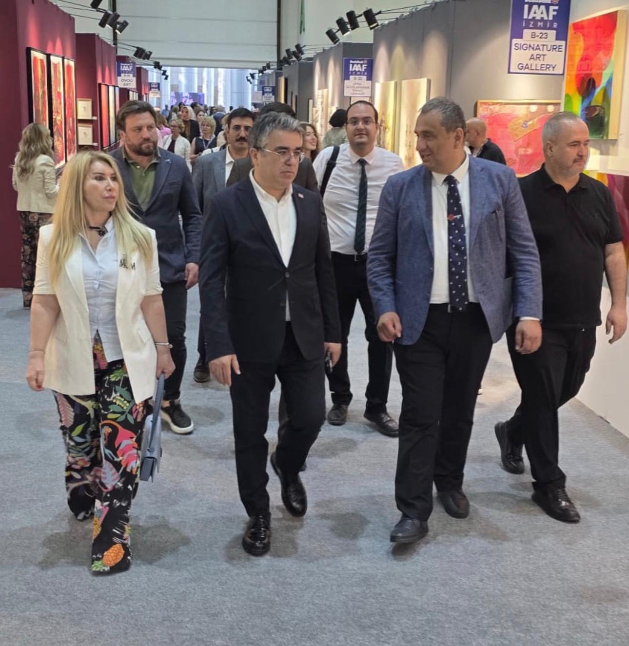 Sanat fuarı ziyareti